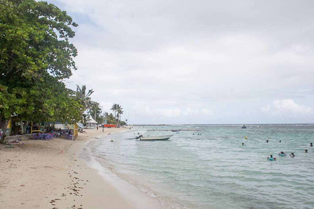 Vacances A La Plage Sainte-Anne  Exterior photo